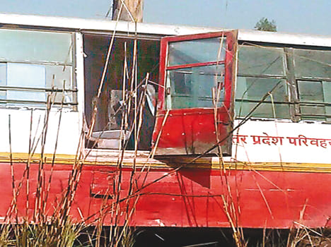 Roadways bus and three people were injured in car collision