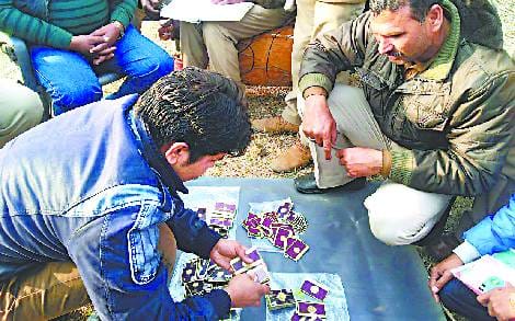 Found two kilos of gold and a million bucks in luxury car