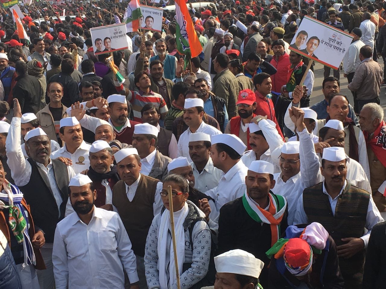 rahul and akhilesh on mega road show