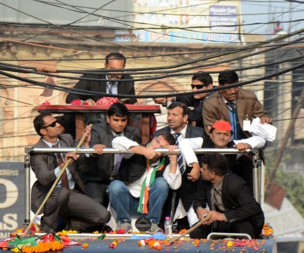  pics of rahul gandhi and akhilesh yadav road show.