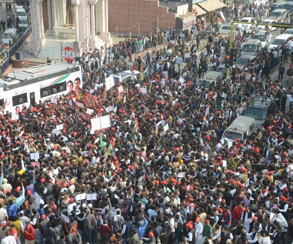  pics of rahul gandhi and akhilesh yadav road show.