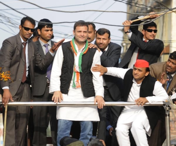  pics of rahul gandhi and akhilesh yadav road show.