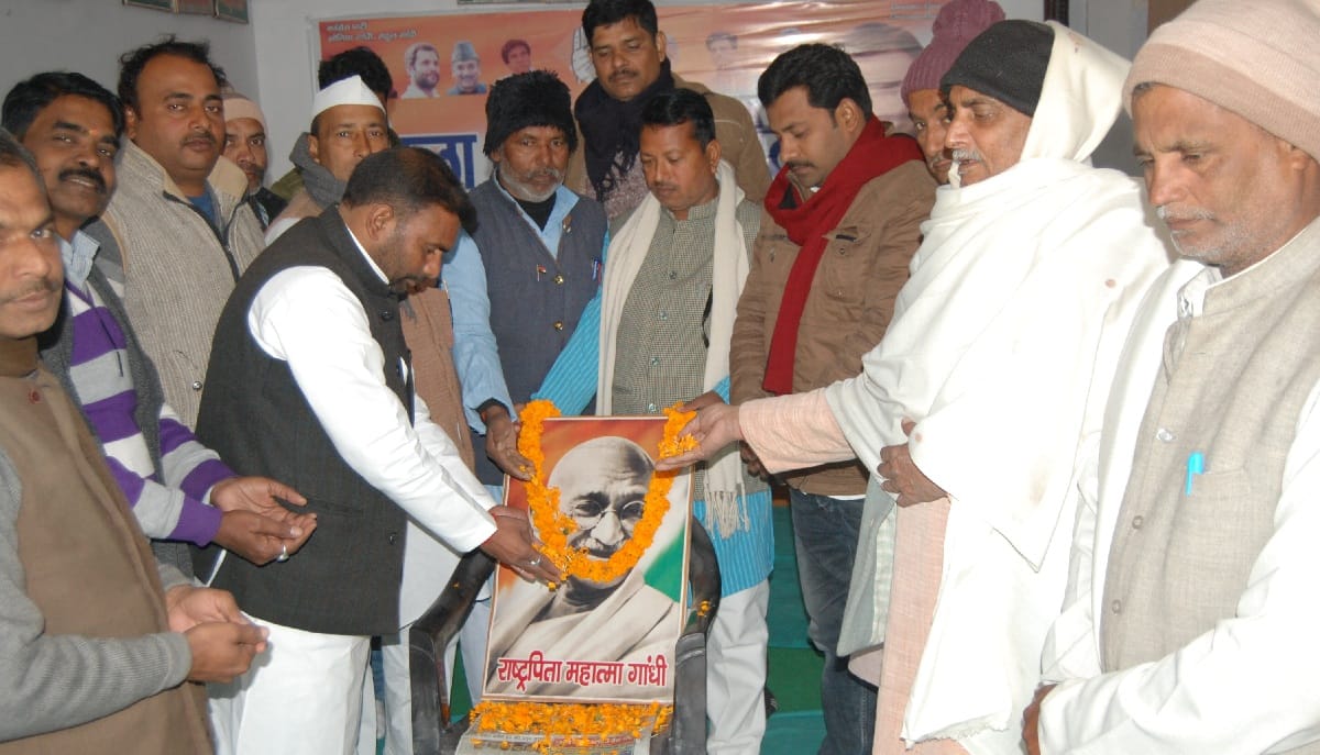 By tacit tribute to Gandhi
