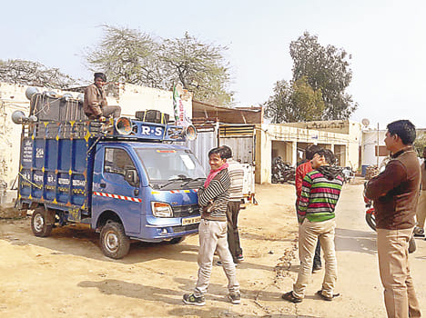 Vehicles caught in promoting Bidhuna Dibiapur
