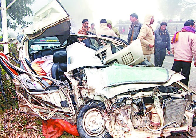 Bus-car collision killed three people in the family