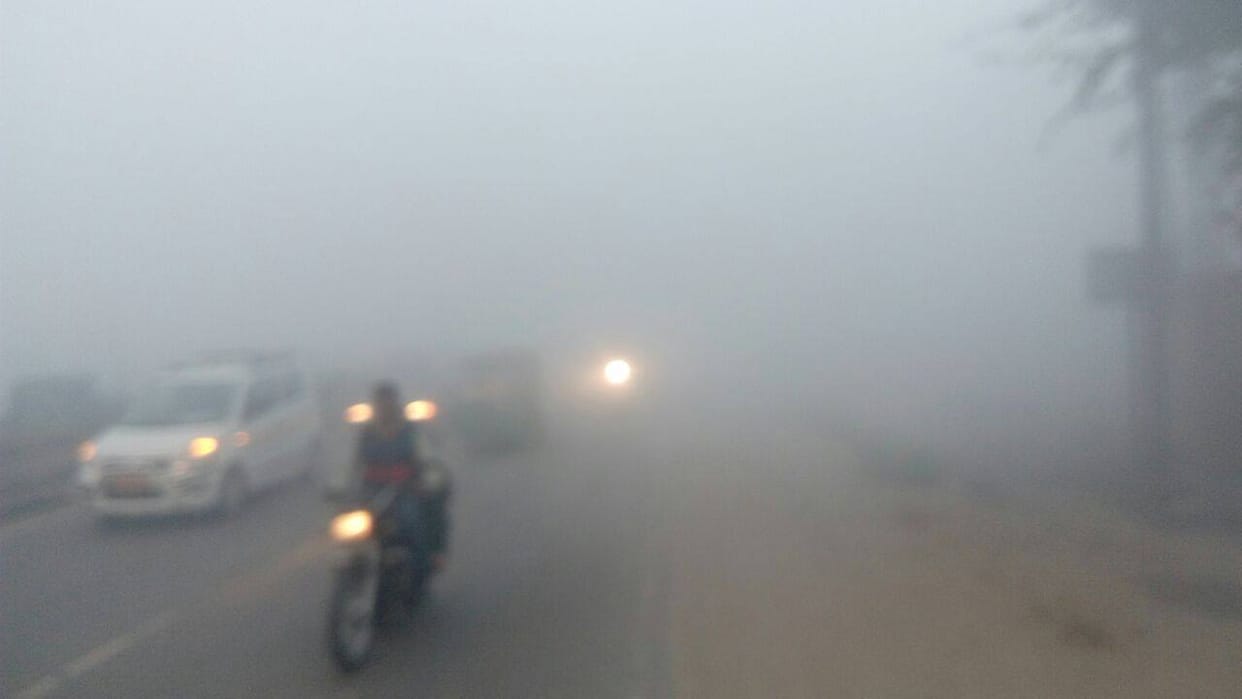 fog in delhi ncr problem to transportation train and airlines