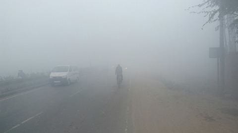 fog in delhi ncr problem to transportation train and airlines