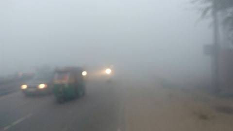 fog in delhi ncr problem to transportation train and airlines