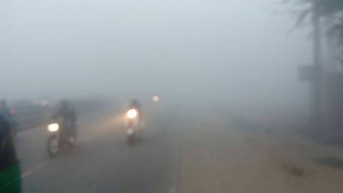 fog in delhi ncr problem to transportation train and airlines
