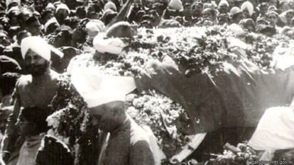 'When the Godse fired the third shot at the Gandhi'
