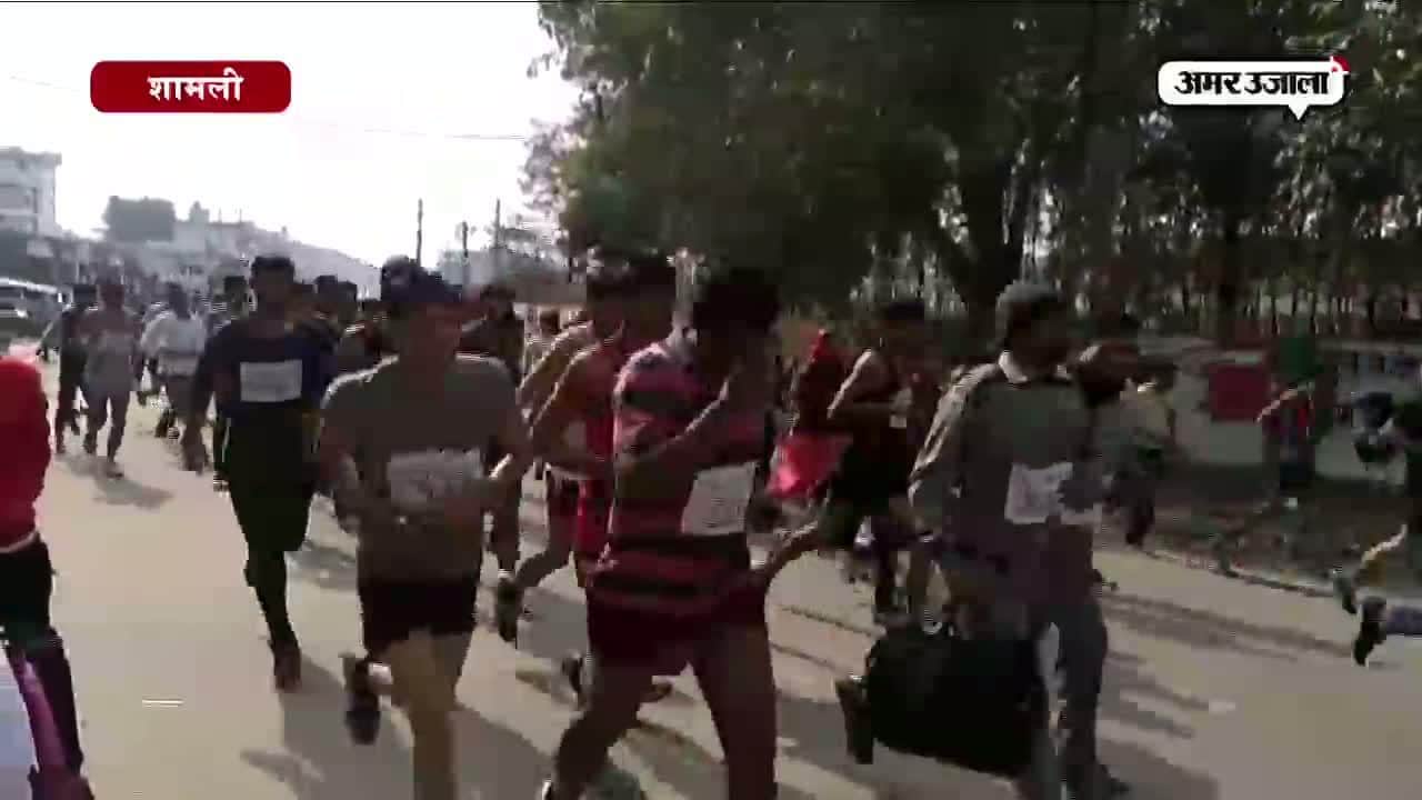 शामली में वोट के लिए दौड़े लोग 