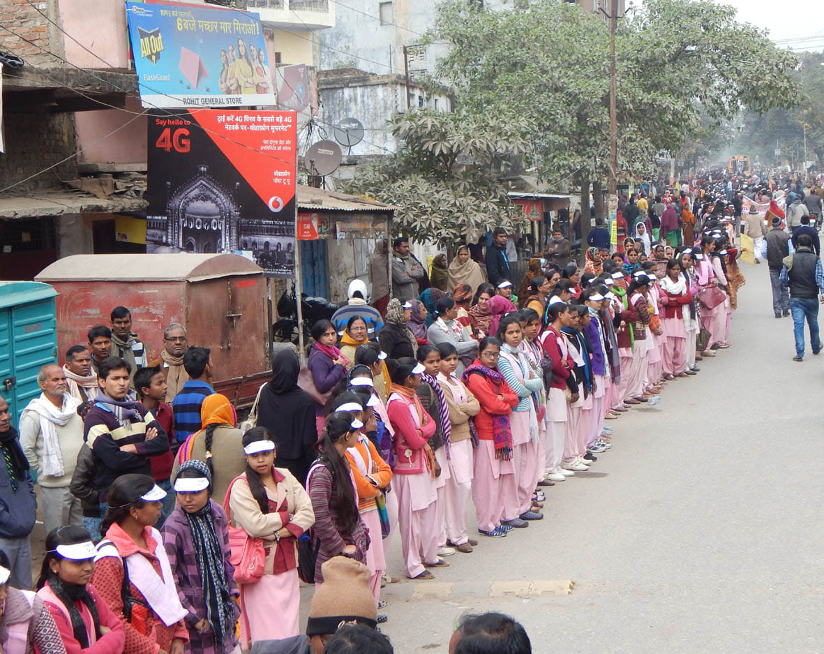manav srinkhala bana kar kiya jagruk