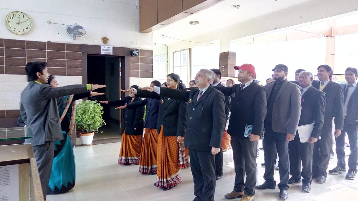 raashtr nirmaan kee bhaageedaaree ke lie karen matadaan
