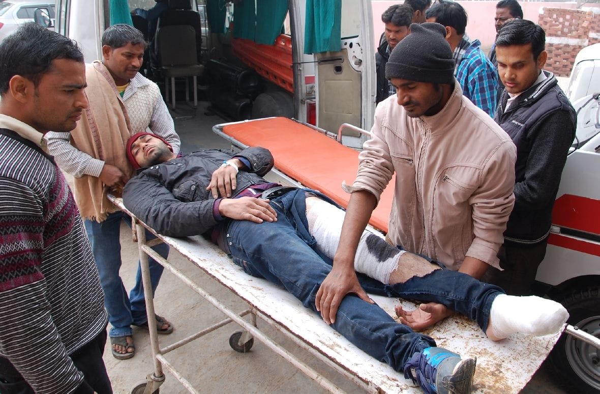 panipat, constable, misbehavior, help, injured, 