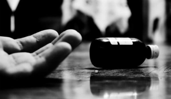 man commit suicide in aliganj lucknow 