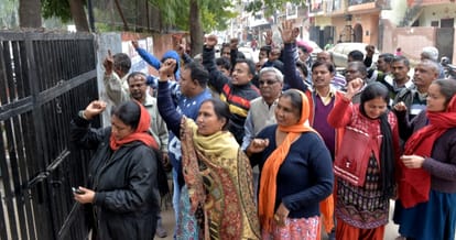 GMSSS 38, protest outside school, chandigarh goverment school
