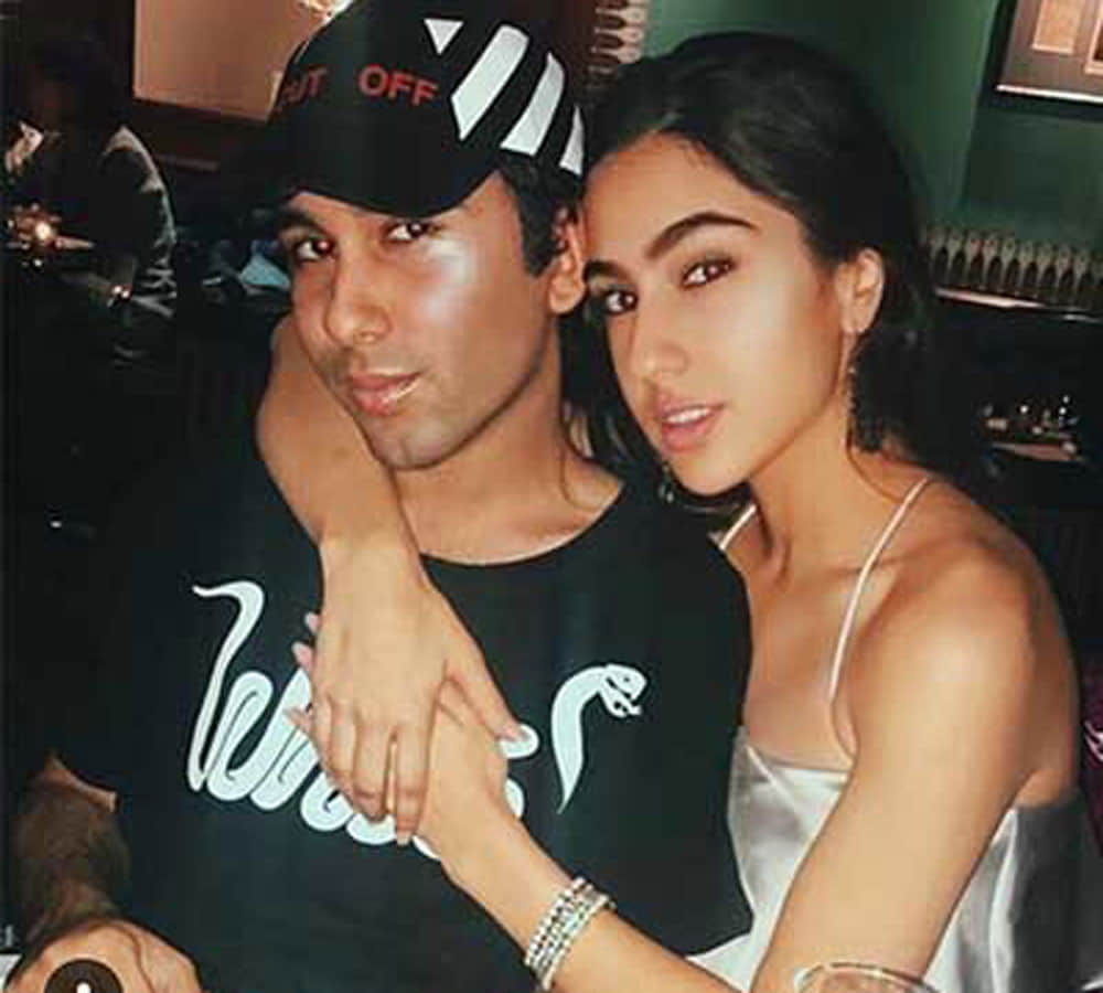 Jhanvi Kapoor, Sara Ali Khan & Navya Naveli Have The Same BFF
