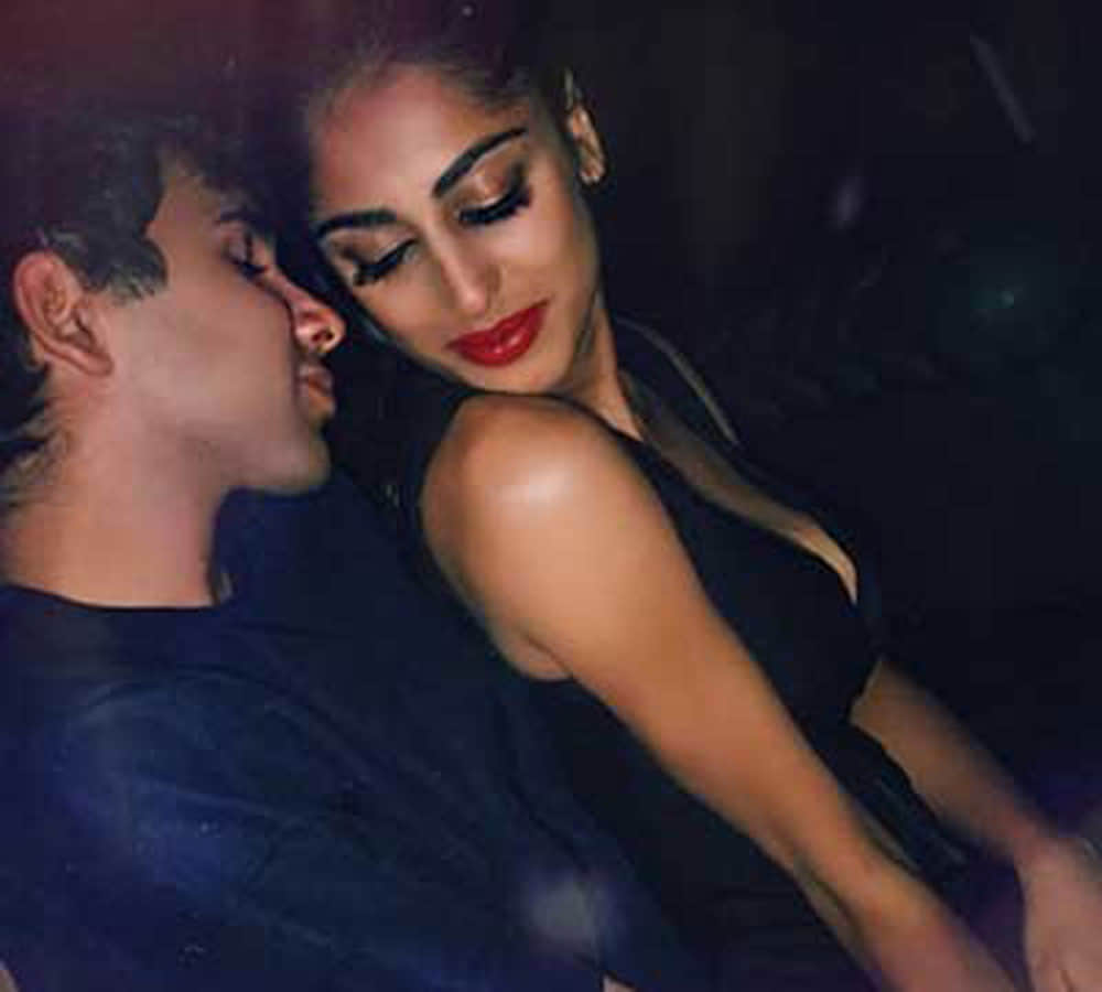 Jhanvi Kapoor, Sara Ali Khan & Navya Naveli Have The Same BFF