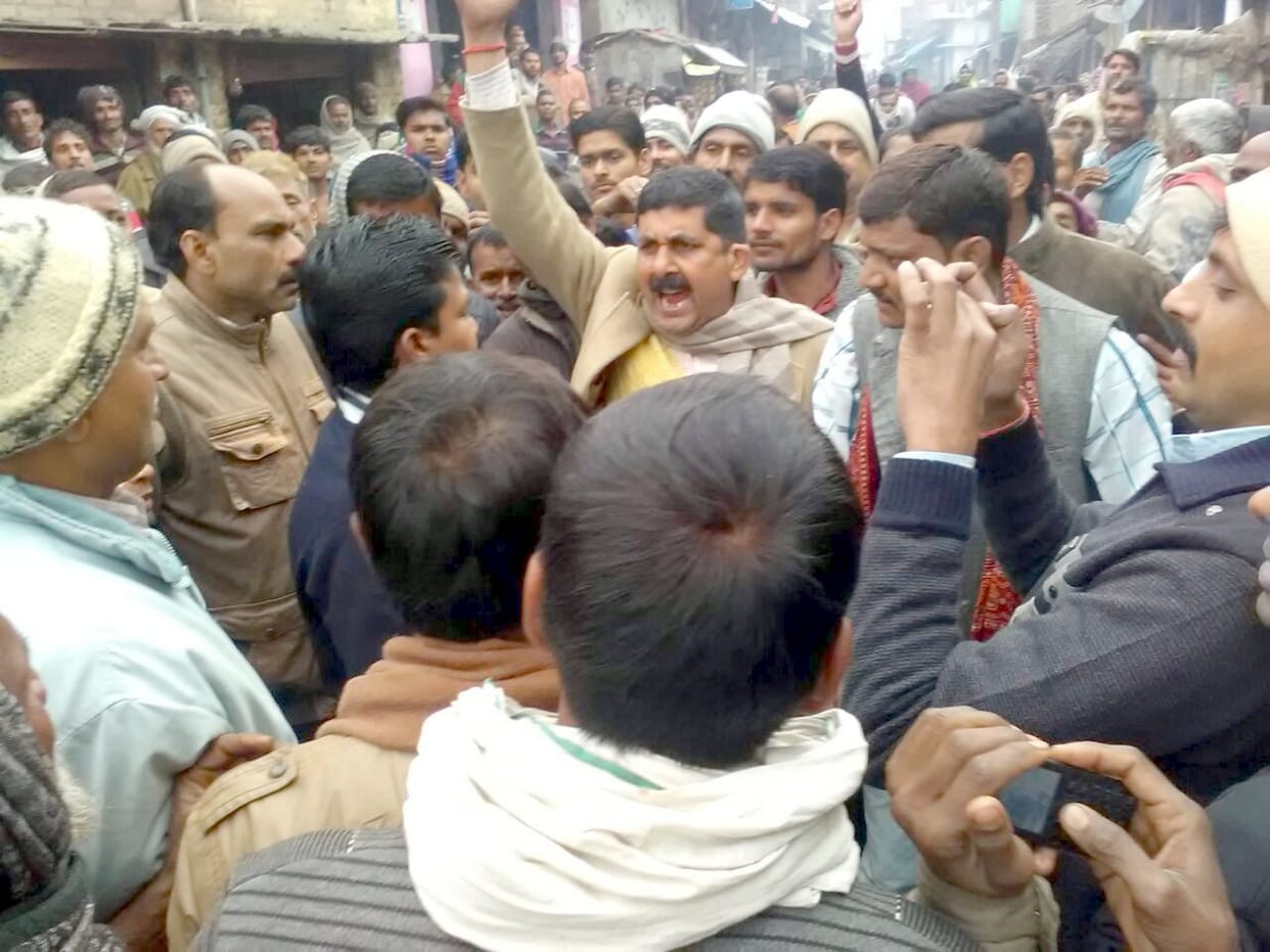 Father-son beaten Fierce people, Hungama