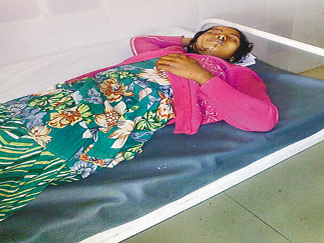 Brothers walked sticks, four injured, including the father and daughter