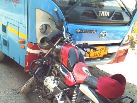 road accident case, three injured in swarghat