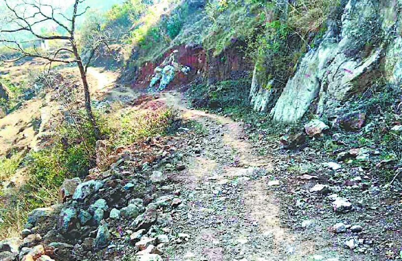Biluna-Bnkot road in shambles