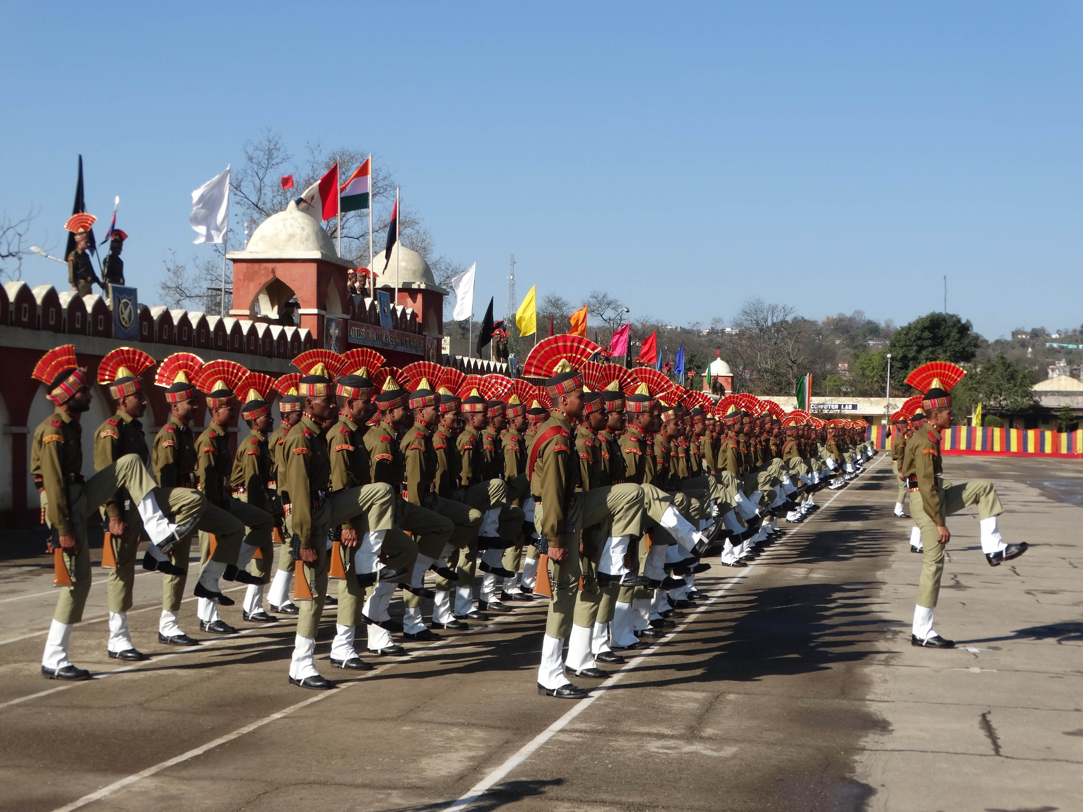 bsf recruitment 2019 know how to apply for many posts sarkari result