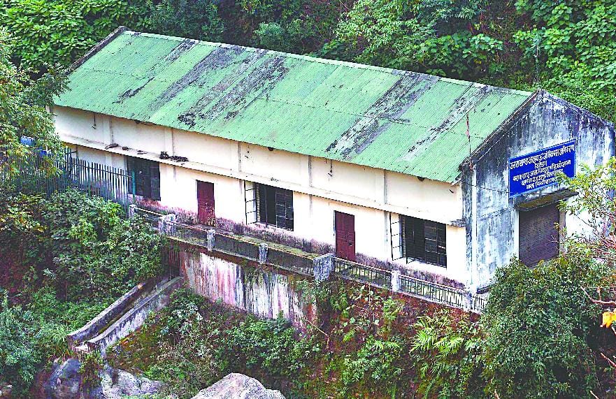 People do not benefit from the small power projects