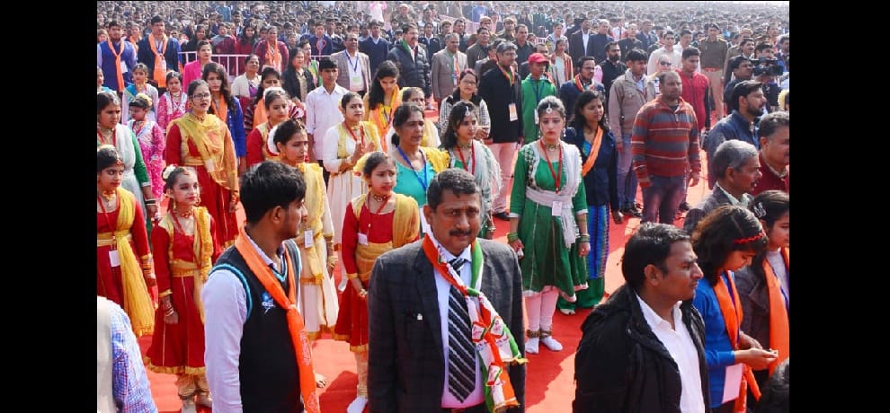 Look, when a song began to bounce around 51000 students with CM