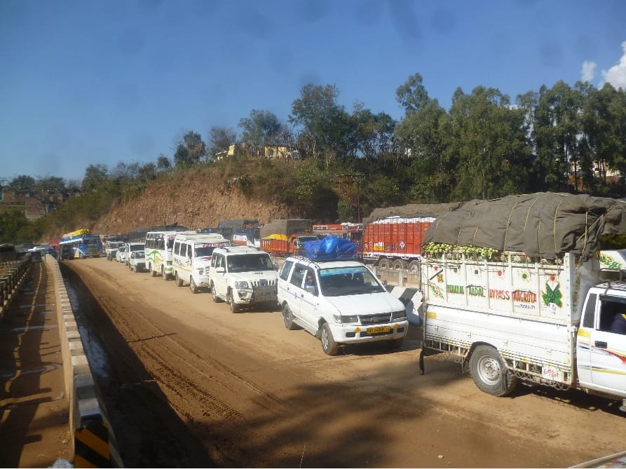 traffic jam on jammu srinagar highway
