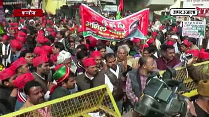 Hooliganism of samajwadi party worker