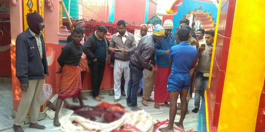 CRPF soldier cut his throat in temple people says it Immolate
