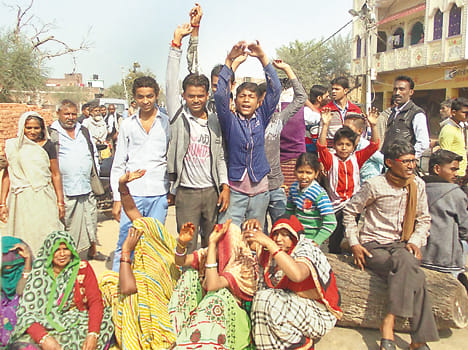 Waterlogging angry people had jammed