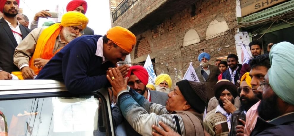 Kejriwal attack on badal, raise the issue of NRI