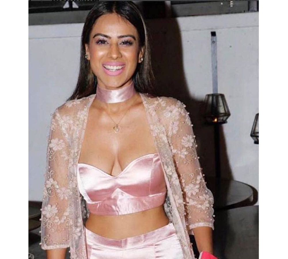 nia sharma dance video on socia media