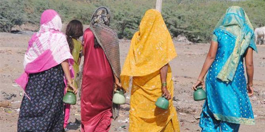man beaten by public who was allegedly involve in teasing of women during Open defecation