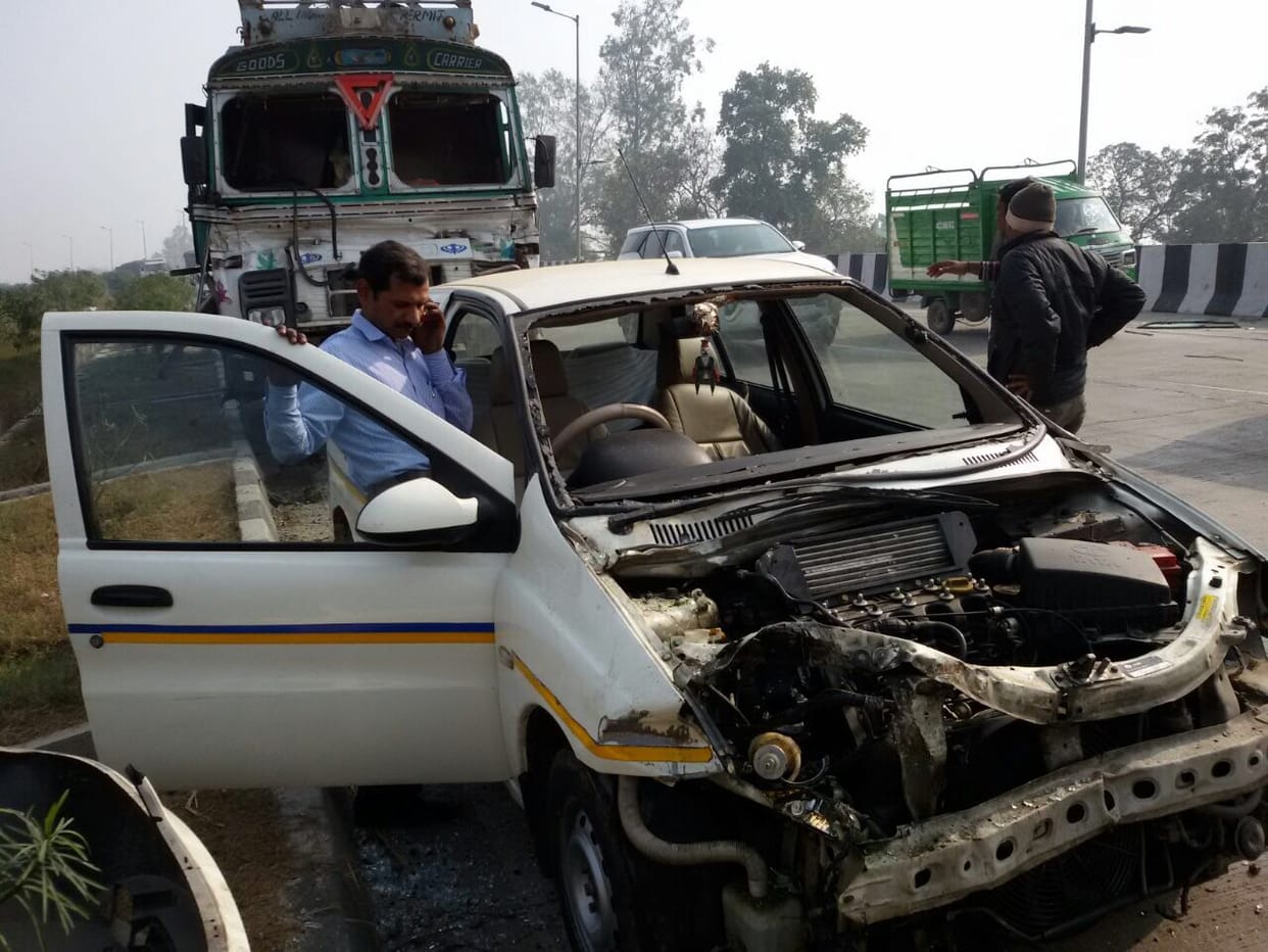 dozen vehicles horrific collision trapped in fog 