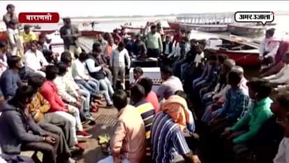(BOATMEN PROTEST AGAINST FLOATING JETTY IN VARANASI 