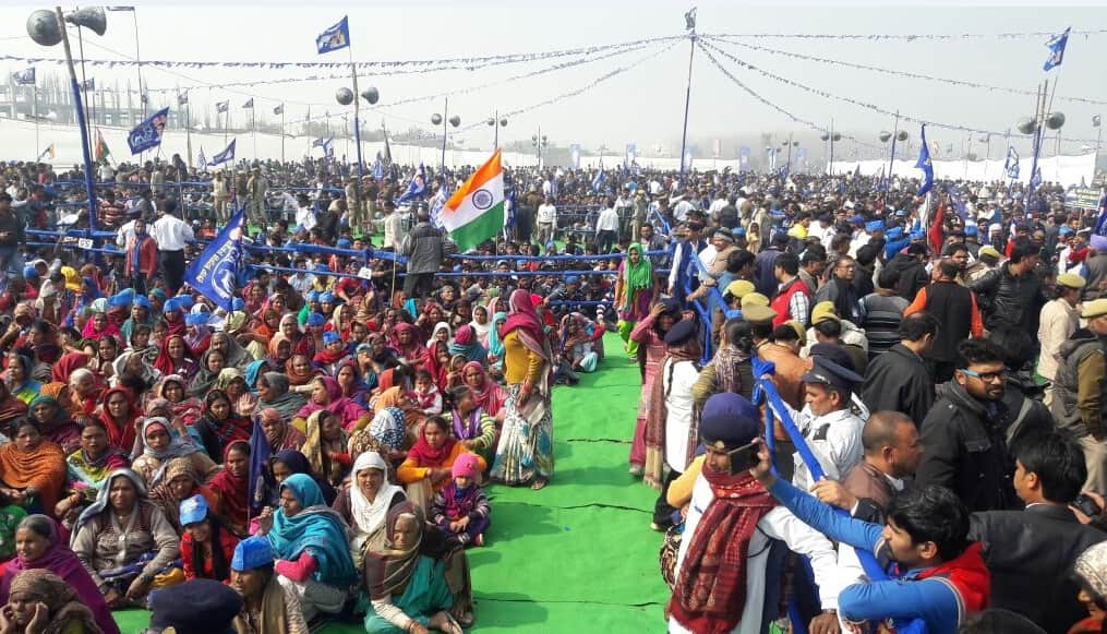 shahid kapoor and kareena kapoor smooch video viral