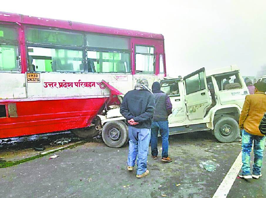 Bus and jeep collided, killing 10