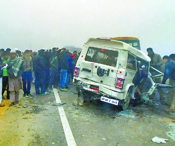 bus and bolero accident in ramnagar barabanki