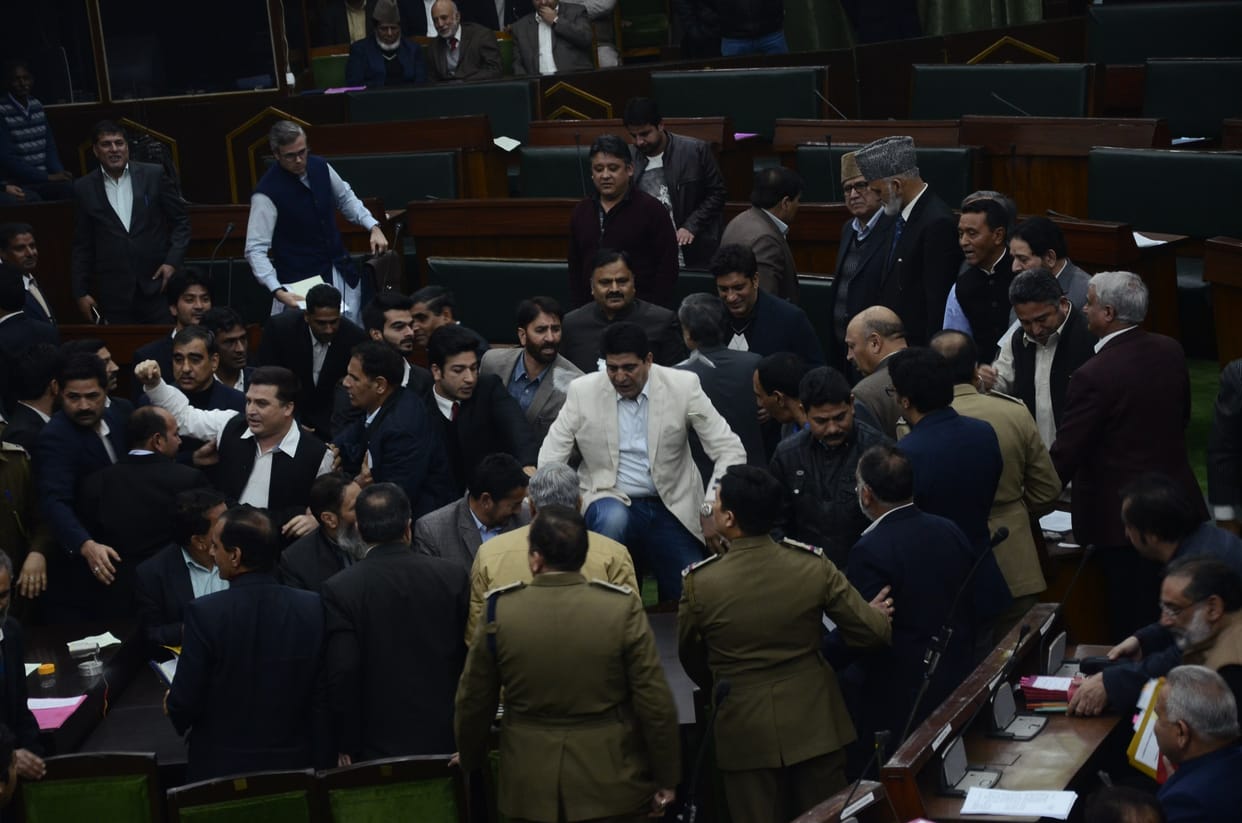 हरियाणा में कश्मीरी छात्रों की पिटाई पर वाकआउट
