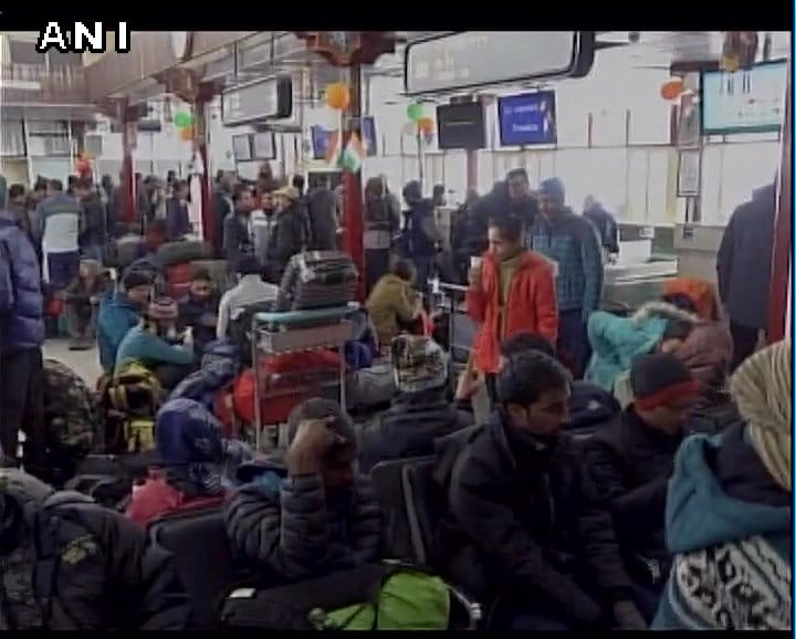  200 passengers, stranded at Leh airport due to heavy snowfall