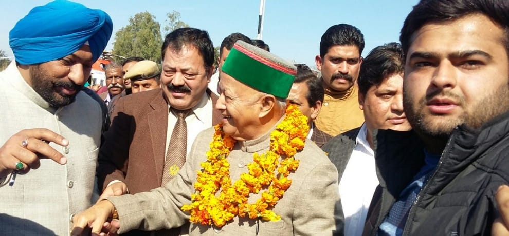 Altercation between mla's to sit with cm virbhadra singh