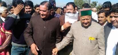 Altercation between mla's to sit with cm virbhadra singh