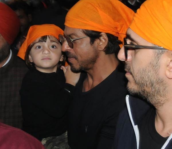 shahrukh khan told that he went to his delhi home with kids to show them but return from door