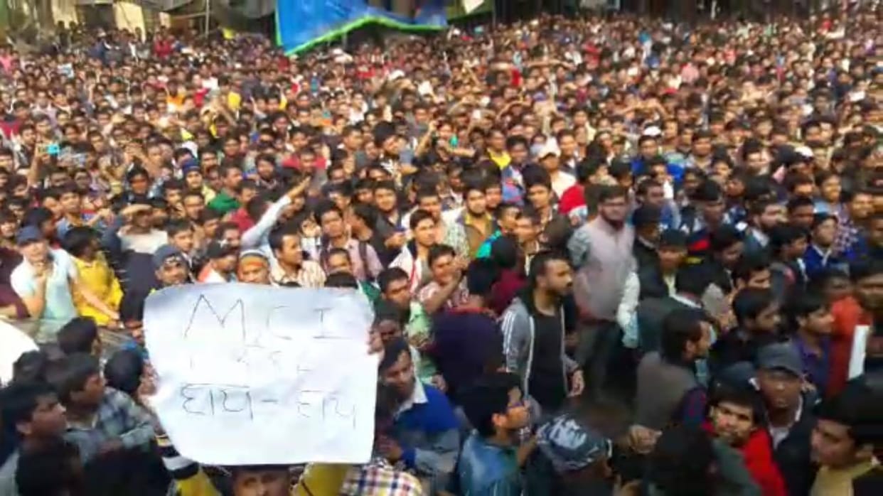 students angry on new rule in neet examination 