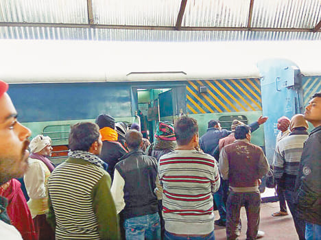 Magadh Express passenger's body from getting panic