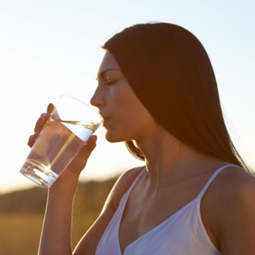 Drinking Water Before And After A Meal Is Wrong