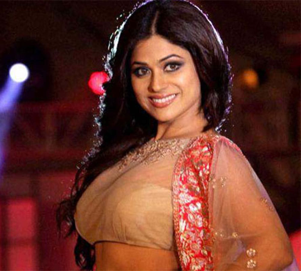 Bigg Boss 15 Shamita Shetty Wins Hearts After Gifting Her Expensive Sandals to Miesha Iyer